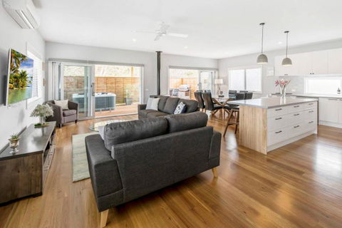 HALE KUPA Rye Beach House Spa Table Tennis - Accommodation Sydney 0