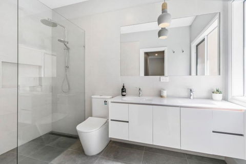 HALE KUPA Rye Beach House Spa Table Tennis - Accommodation Sydney 3