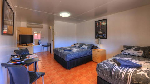 Halls Creek Motel - Sydney 4u 2