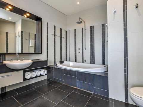 HEARN'S BEACHSIDE VILLA 3 - Sydney 4u 3