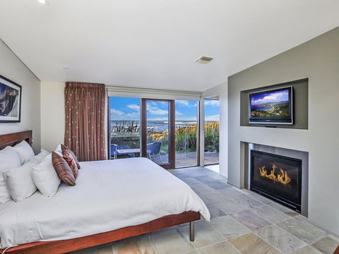 HEARN'S BEACHSIDE VILLA 4 - Sydney 4u 3