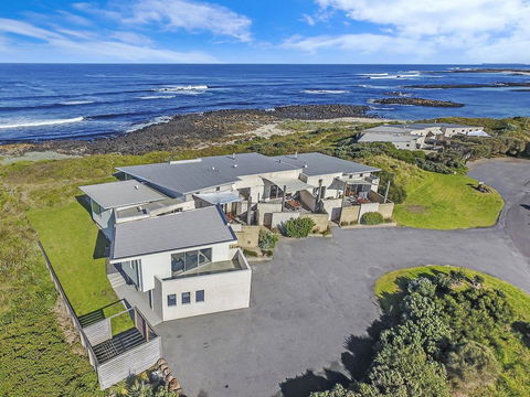 HEARN'S BEACHSIDE VILLA 9 - Sydney 4u 0