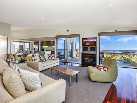 HEARN'S BEACHSIDE VILLA 9 - Sydney 4u 2