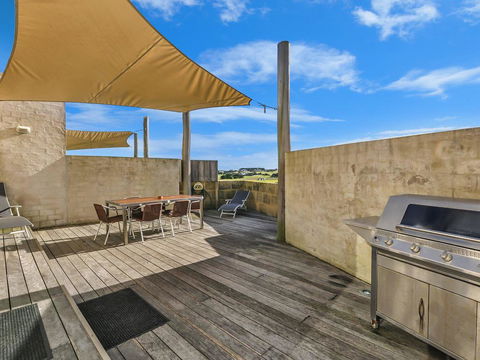 HEARN'S BEACHSIDE VILLA 9 - Sydney 4u 1