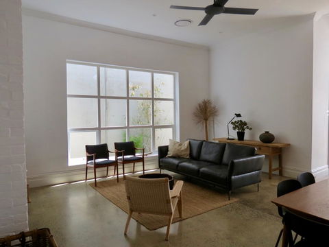 Heritage Luxury 3BR Cottage On Halifax - Accommodation Sydney 2