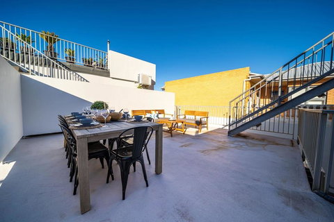 Higher Ground On Seaview-Superb Beach Lifestyle - Wifi - Metres From The Beach - Sydney Resort 2