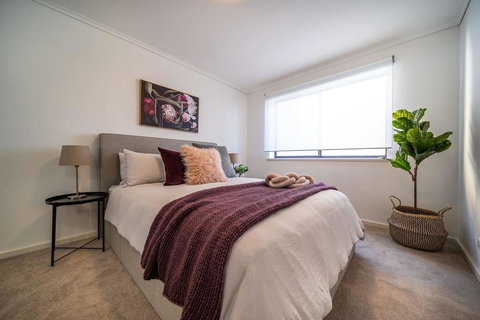 Higher Ground On Seaview-Superb Beach Lifestyle - Wifi - Metres From The Beach - Sydney Resort 1