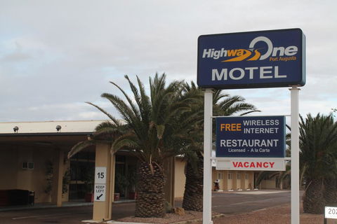 Highway One Motel - Sydney 4u 3