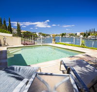 Holiday Home Luxe  Sanctuary Cove - Sydney 4u
