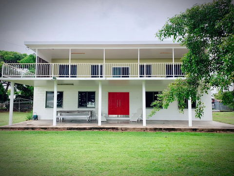Holiday Rental - Huge House With Beach Views - Sydney 4u 0