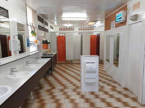Jacaranda Holiday Park - Sydney 4u 1