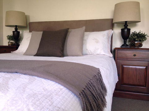 Jacaranda House Bed & Breakfast - Sydney 4u 1