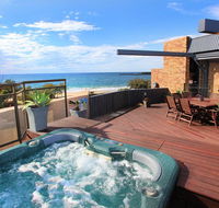 Jedda 5 - Oceanview 3 BDRM Penthouse with Rooftop Spa - Sydney 4u