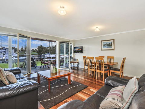 JOHANSSON'S PERCH No. 1 - Sydney 4u 0