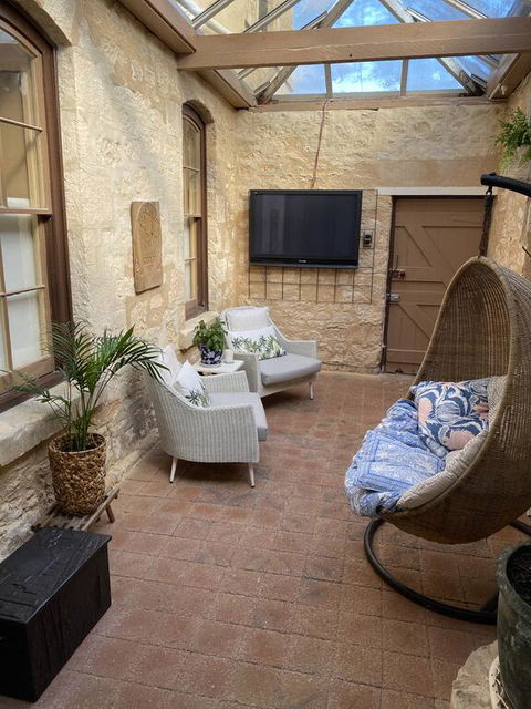 Karatta Beach Cottage - Sydney 4u 3