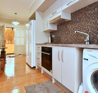 King II - you can honestly walk to Bimbadgen and Hope Estate concerts - Accommodation Sydney