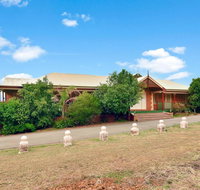 King III - you can honestly walk to Bimbadgen and Hope Estate concerts - Accommodation Sydney