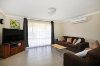 Kingfisher - Pet-Friendly - 10 Mins to Hyams Beach