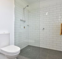 Kinloch Cottage renovated to new on Daisy Hill Vineyard - Accommodation Sydney