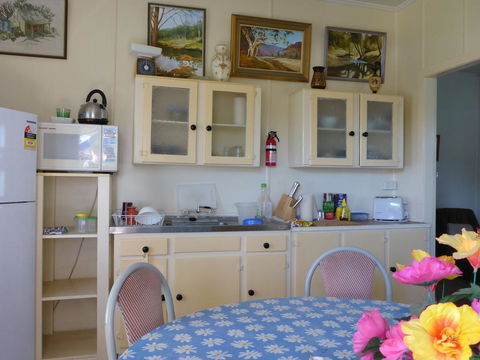 Kitches Cabin - Sydney 4u 2
