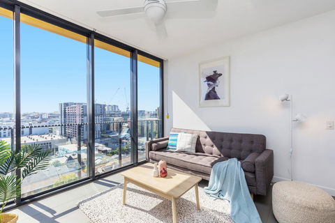 KOZYGURU FORTITUDE VALLEY AMAZING VIEW 2BED APT + FREE PARKING QFV010 - Accommodation Sydney 0