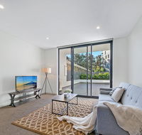 KOZYGURU WOLLI CREEK KOZY 3 BED APT  FREE PARKING NWC009 - Accommodation Sydney