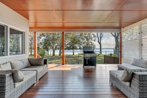 LAKEFRONT And SUNSET HAVEN - Sydney 4u 3