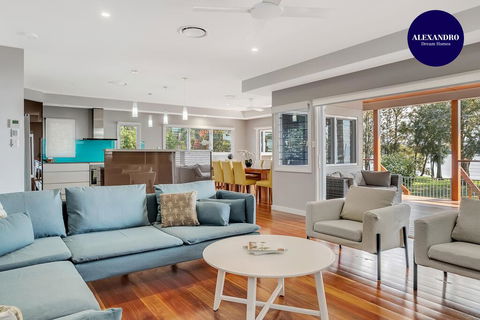 LAKEFRONT And SUNSET HAVEN - Sydney 4u 0