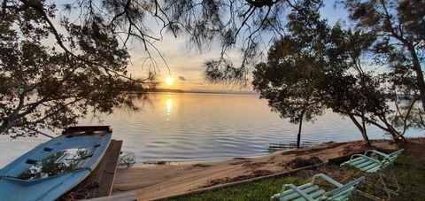 LAKEFRONT And SUNSET HAVEN - Sydney 4u 1