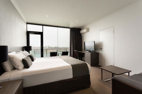 Lakes Hotel - Accommodation Sydney 3