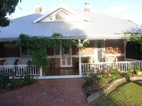 Lakeside Bed & Breakfast - Sydney 4u 3