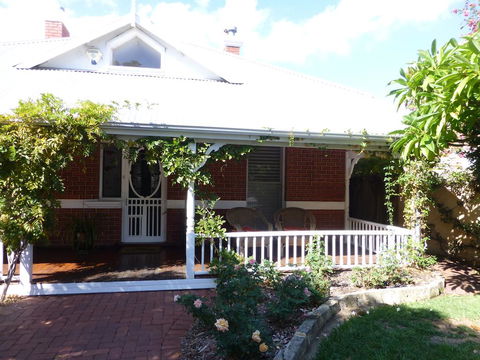 Lakeside Bed & Breakfast - Sydney 4u 1