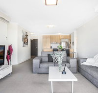 Lakeside Family Oasis with Pool Gym and Balcony - Accommodation Sydney