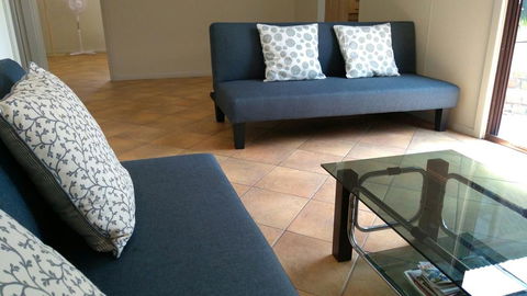 Large 6-Bedroom House With Wifi & Netflix Close To Singleton CBD Hunter Valley - Sydney 4u 2