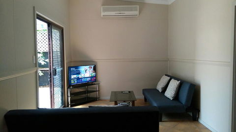 Large 6-Bedroom House With Wifi & Netflix Close To Singleton CBD Hunter Valley - Sydney 4u 1