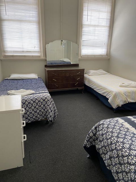 Leeton Hotel - Sydney 4u 2