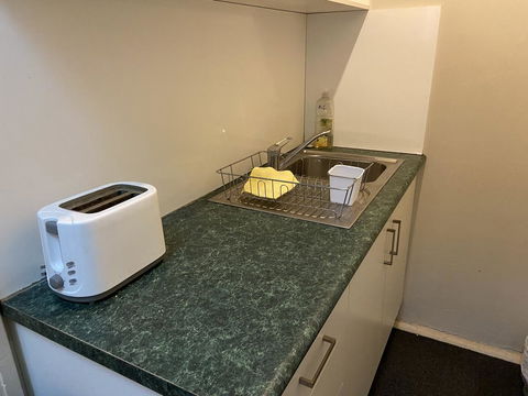 Leeton Hotel - Sydney 4u 1