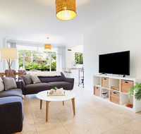 Light and airy garden apartment steps from surf - Sydney 4u