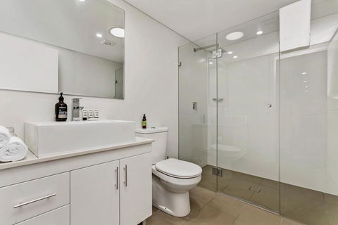 Light Filled Apartment With Sweeping Harbour Views - Sydney 4u 3