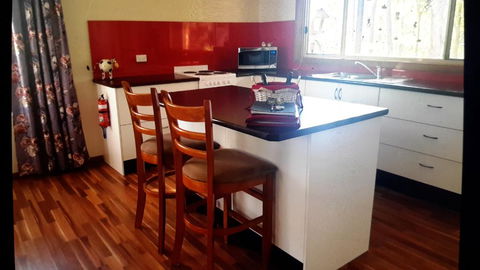 Lucky Mountain Cottage - Sydney 4u 2