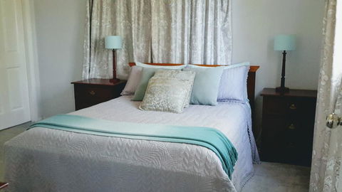 Lucky Mountain Cottage - Sydney 4u 3