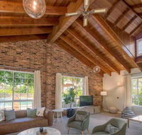 Luxurious Home on 5 Acres Close to CBD - Sleeps 18 - Sydney 4u