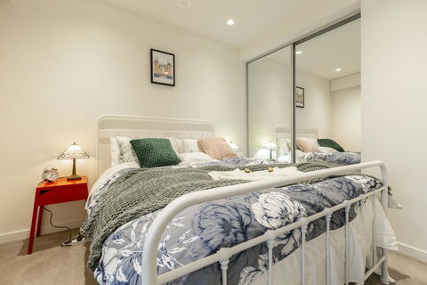 LUXURIOUS RIVERSIDE RESORT STYLE APARTMENTPOOLSPAGYMROOFTOP WITH CITY VIEWS - Sydney 4u 1