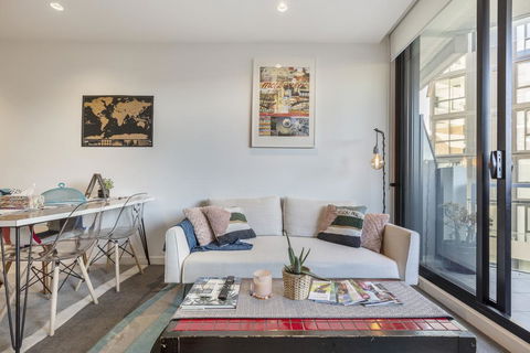 LUXURIOUS RIVERSIDE RESORT STYLE APARTMENTPOOLSPAGYMROOFTOP WITH CITY VIEWS - Sydney 4u 0