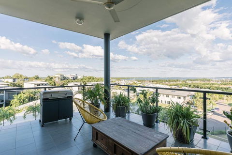 Luxury & Location - Sea Views With Modern Class ! - Sydney 4u 1