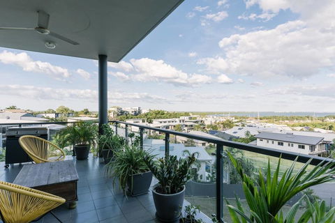 Luxury & Location - Sea Views With Modern Class ! - Sydney 4u 3