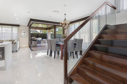 Luxury Brand New Home - Sydney 4u 2