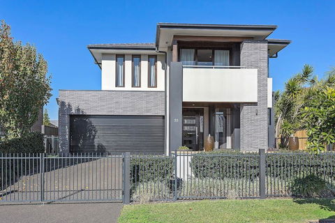 Luxury Brand New Home - Sydney 4u 0