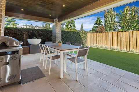 Luxury Brand New Home - Sydney 4u 3