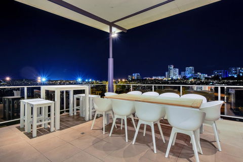 Luxury Darwin City Lights Jacuzzi Central Location Large House New Furnishings - Accommodation Sydney 0